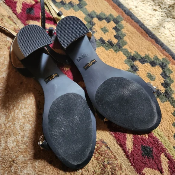 Heels - Picture 5 of 7